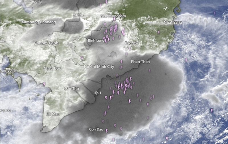 Dải &aacute;p thấp v&agrave; gi&oacute; t&acirc;y nam c&ugrave;ng hoạt động, Nam Bộ, TP.HCM h&ocirc;m nay mưa d&ocirc;ng sớm